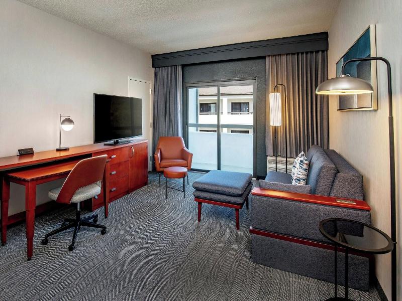Courtyard By Marriott Boston Andover image