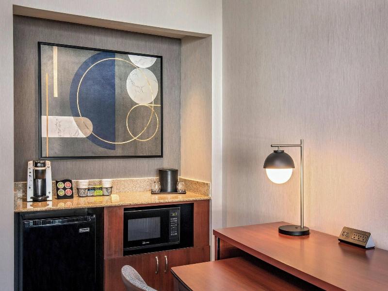 Courtyard By Marriott Boston Andover image