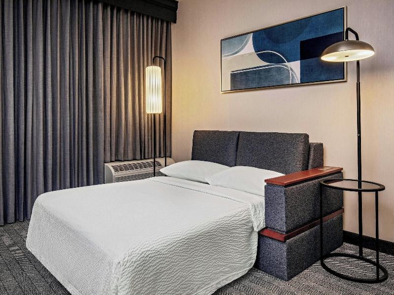 Courtyard By Marriott Boston Andover image