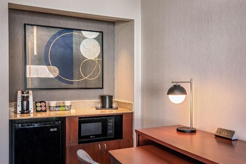 Courtyard By Marriott Boston Andover image