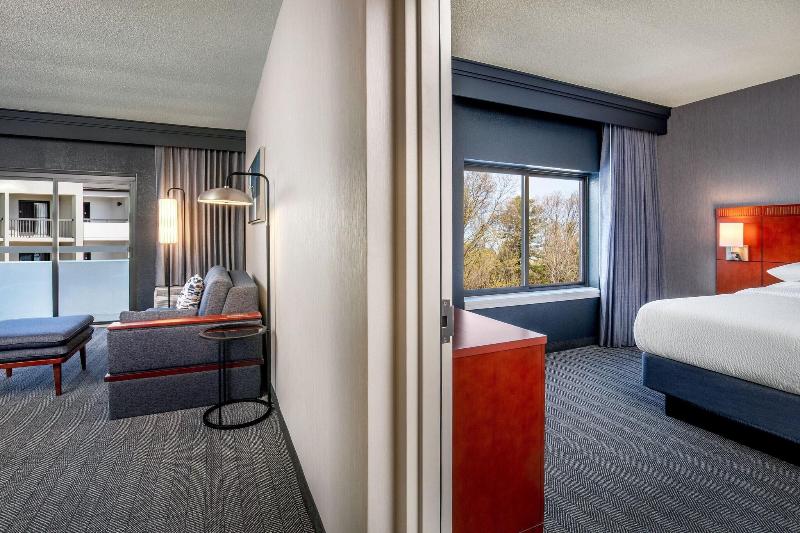 Courtyard By Marriott Boston Andover image