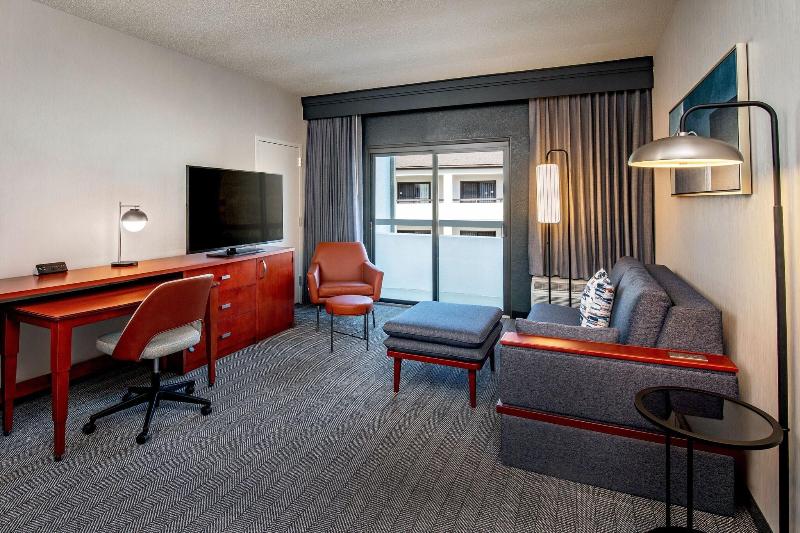 Courtyard By Marriott Boston Andover image
