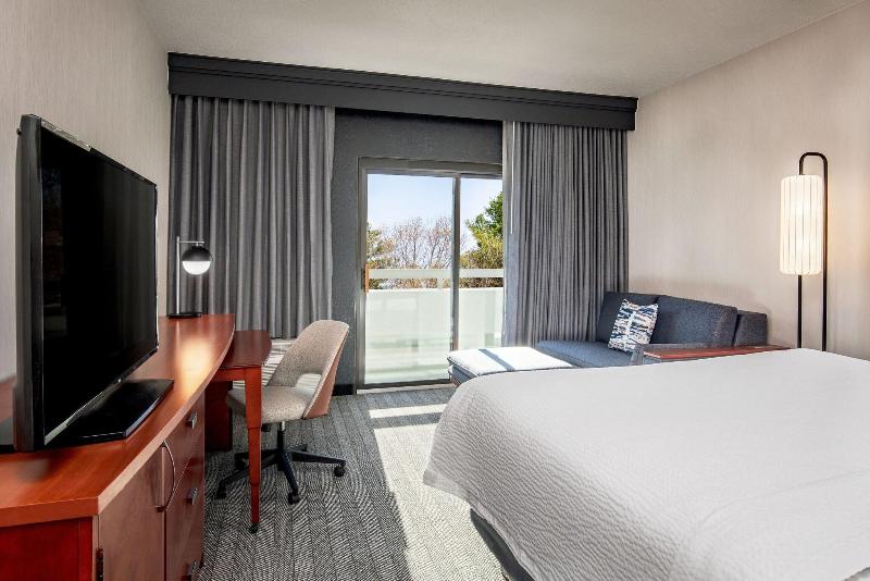 Courtyard By Marriott Boston Andover image