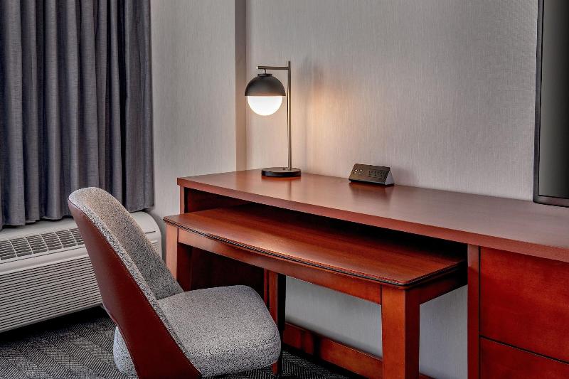 Courtyard By Marriott Boston Andover image