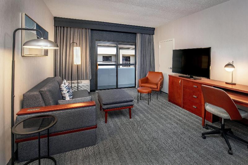 Courtyard By Marriott Boston Andover image