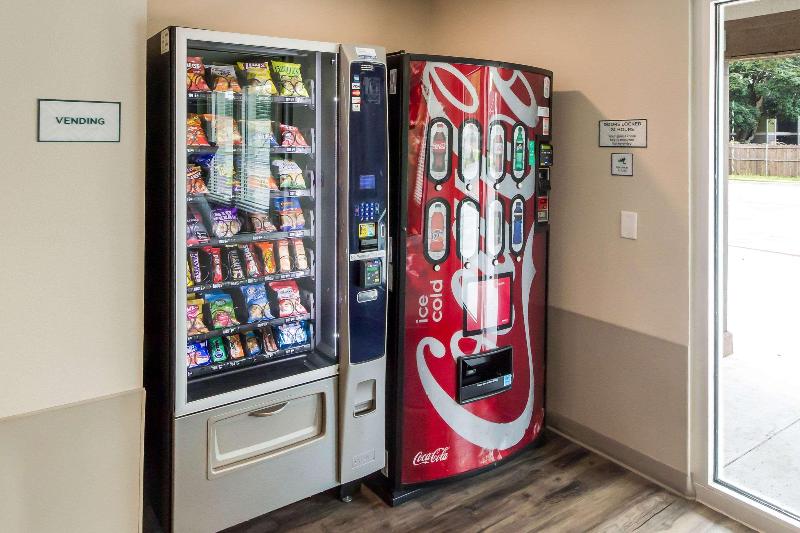 Woodspring Suites Lake Jackson image