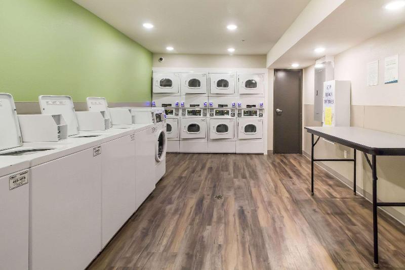 Woodspring Suites Lake Jackson image