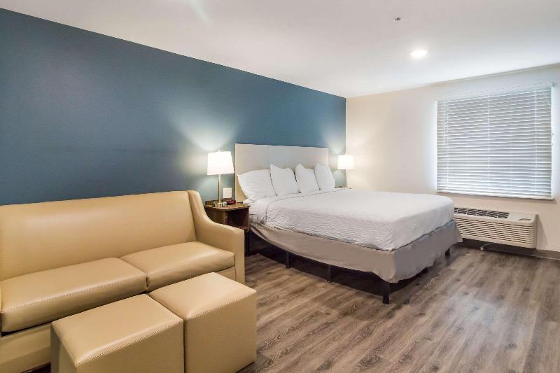Woodspring Suites Lake Jackson image