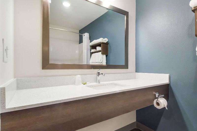 Woodspring Suites Lake Jackson image