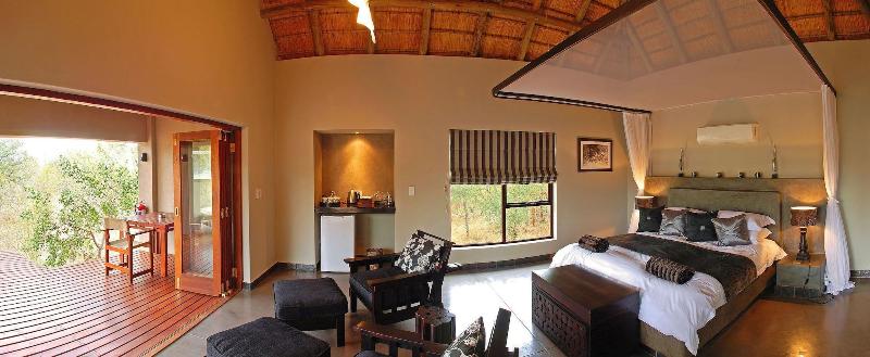 Raptor Retreat Game Lodge — exterior view