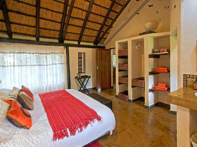 Raptor Retreat Game Lodge image