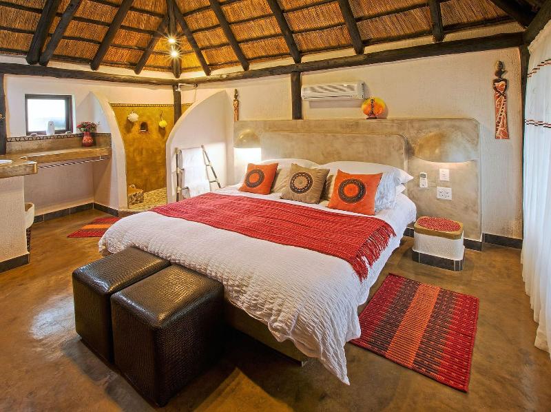 Raptor Retreat Game Lodge image