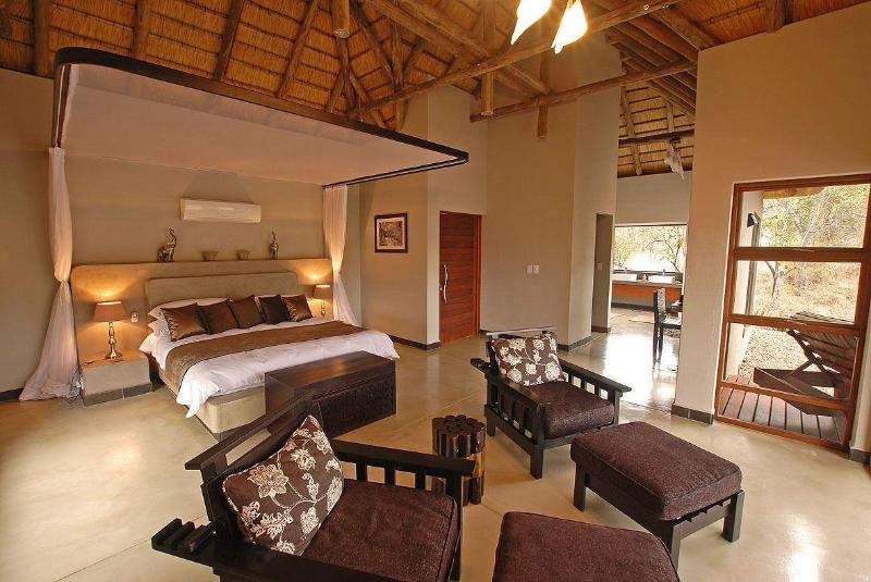 Raptor Retreat Game Lodge image