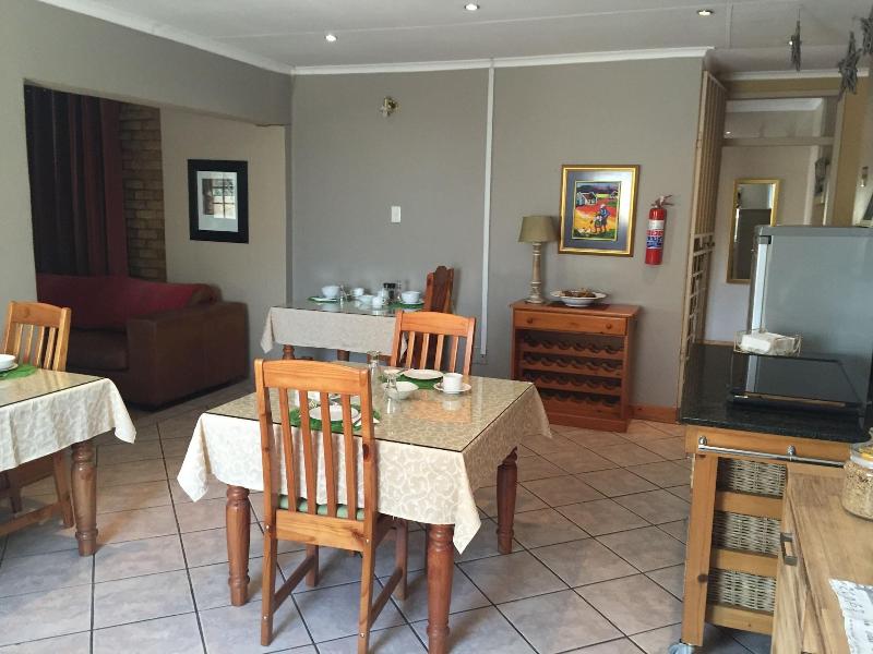 D Vine Guest House — restaurant