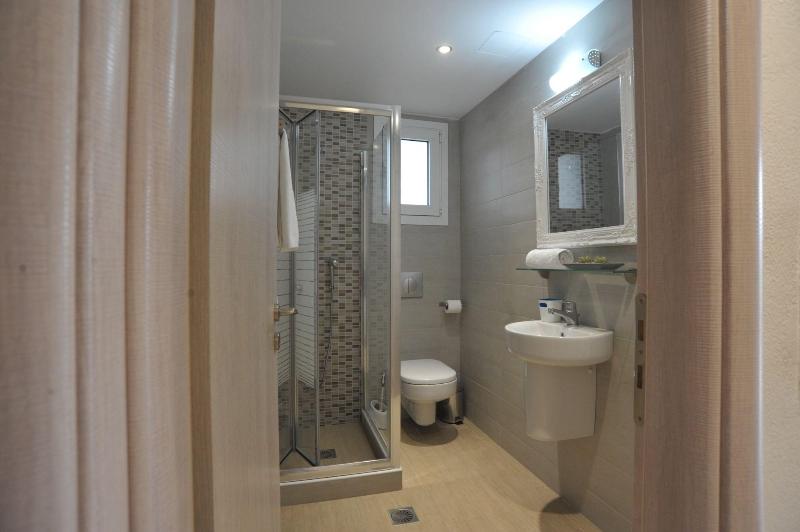 Vanessa's Rooms & Apartments image