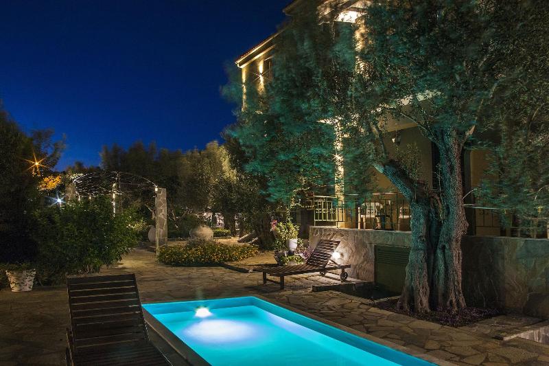 Ampoulos Rooms & Apartments image
