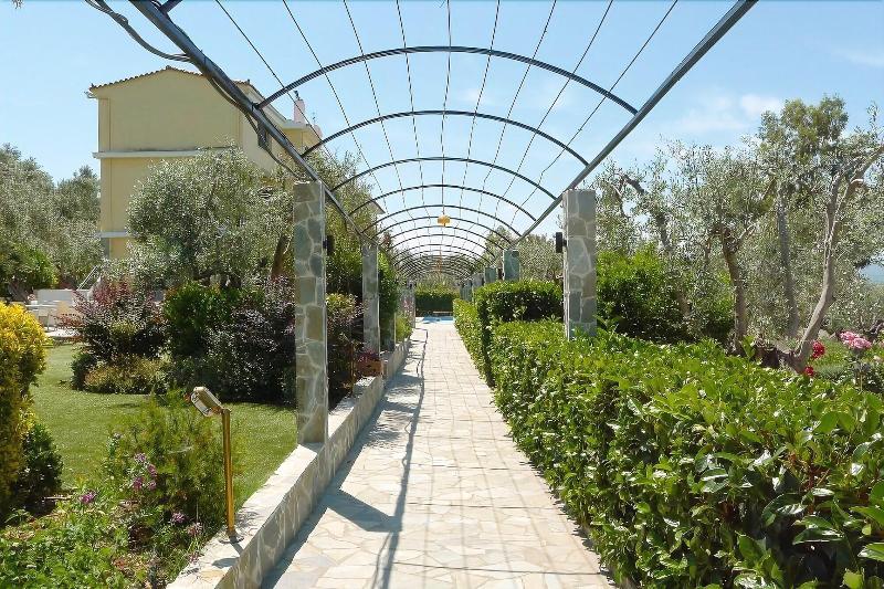Ampoulos Rooms & Apartments image