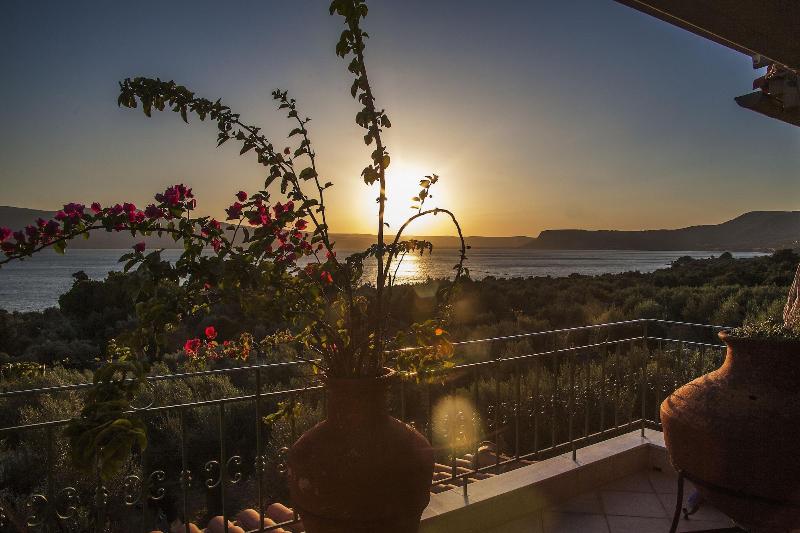 Ampoulos Rooms & Apartments image