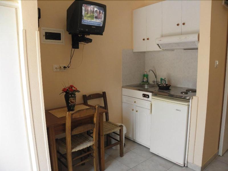 Ampoulos Rooms & Apartments image