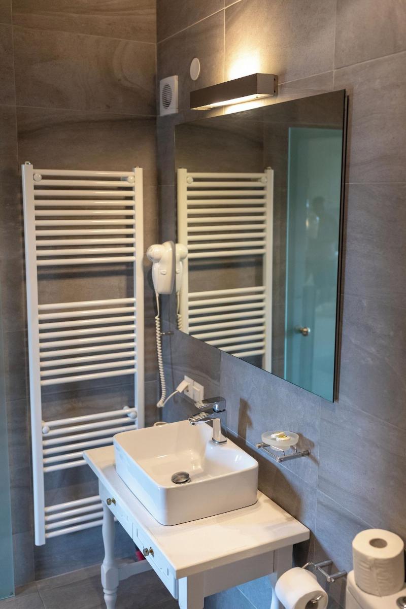 Ampoulos Rooms & Apartments image