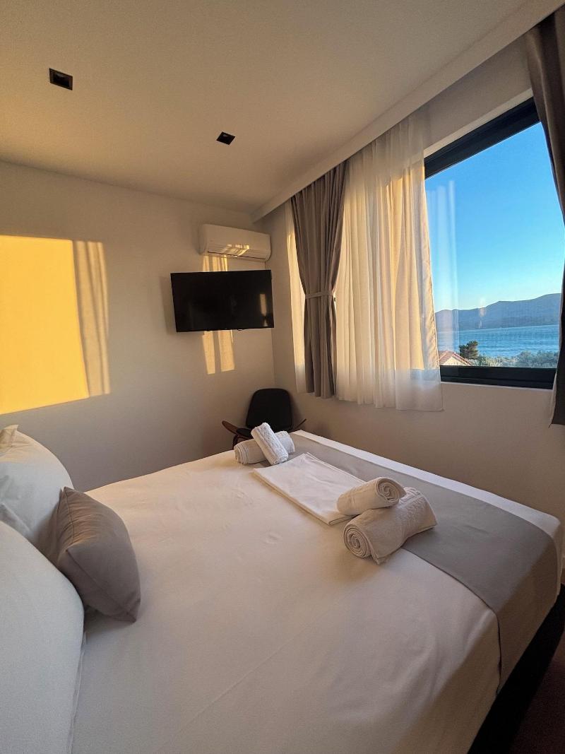 Ampoulos Rooms & Apartments image