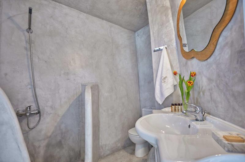 Diamond Luxury Suites image