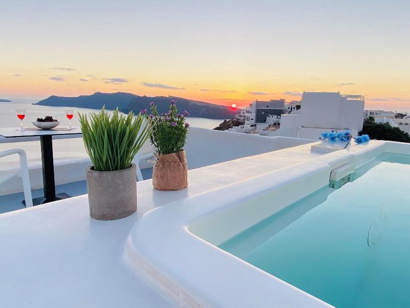 Diamond Luxury Suites image