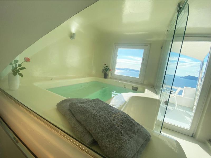 Diamond Luxury Suites image