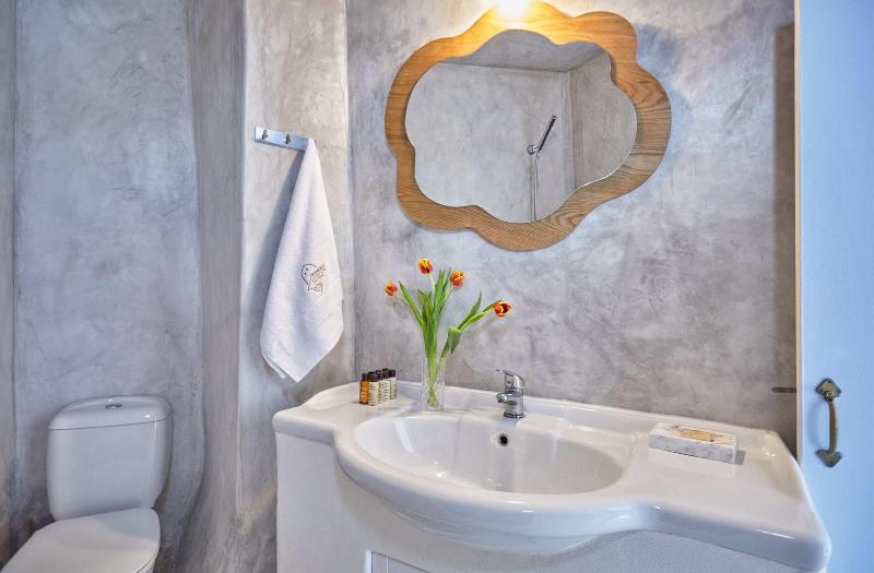 Diamond Luxury Suites image