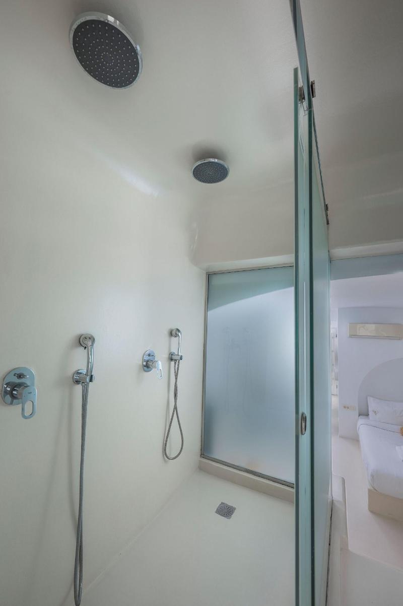 Diamond Luxury Suites image