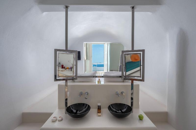 Diamond Luxury Suites image