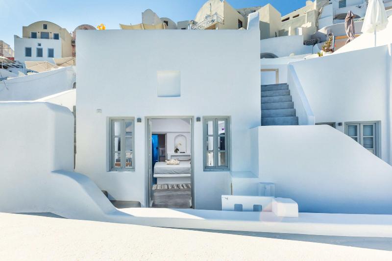 Diamond Luxury Suites image