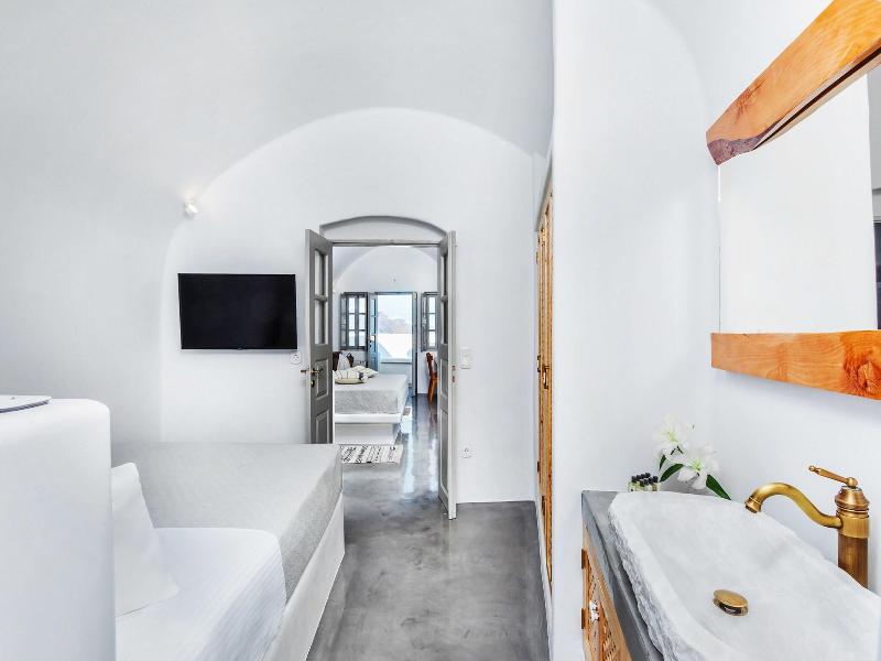 Diamond Luxury Suites image
