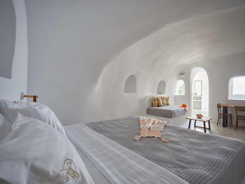 Diamond Luxury Suites image
