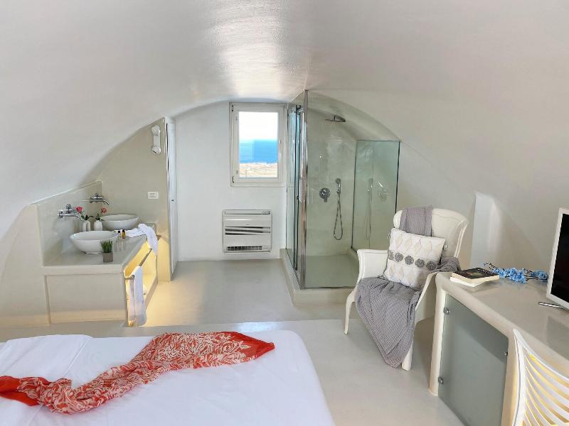 Diamond Luxury Suites image