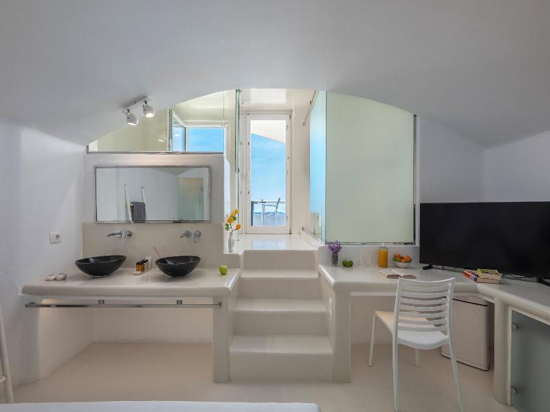 Diamond Luxury Suites image