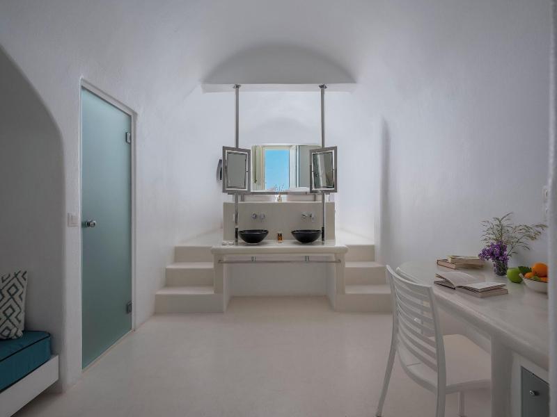 Diamond Luxury Suites image