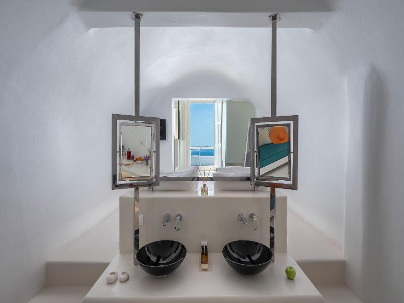 Diamond Luxury Suites image