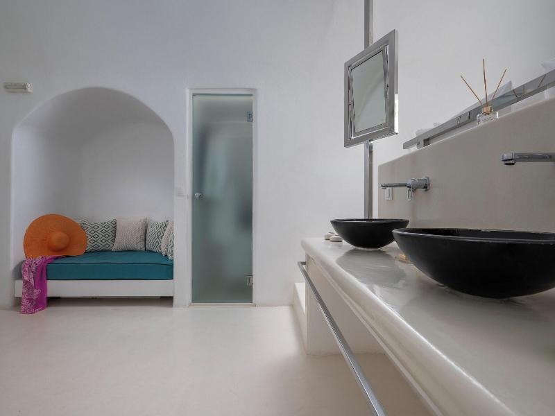 Diamond Luxury Suites image