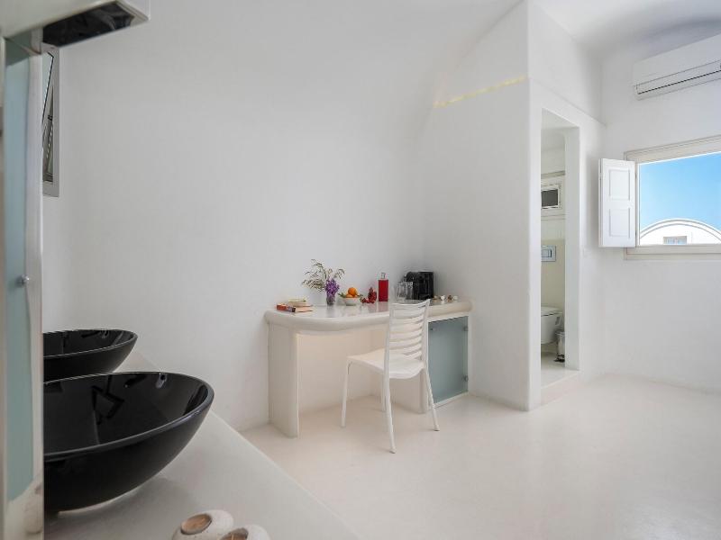 Diamond Luxury Suites image