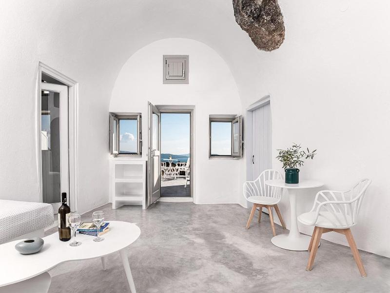 Diamond Luxury Suites image