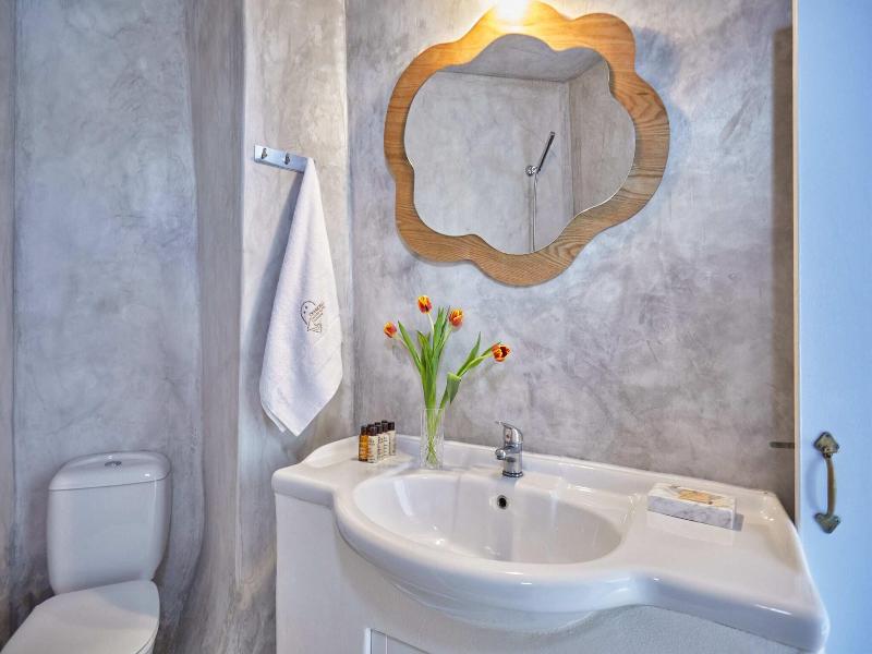 Diamond Luxury Suites image