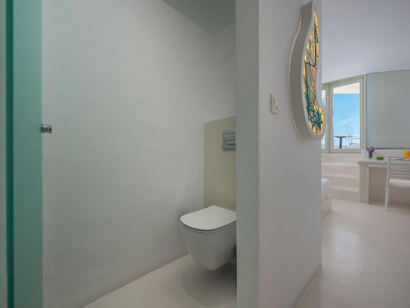 Diamond Luxury Suites image