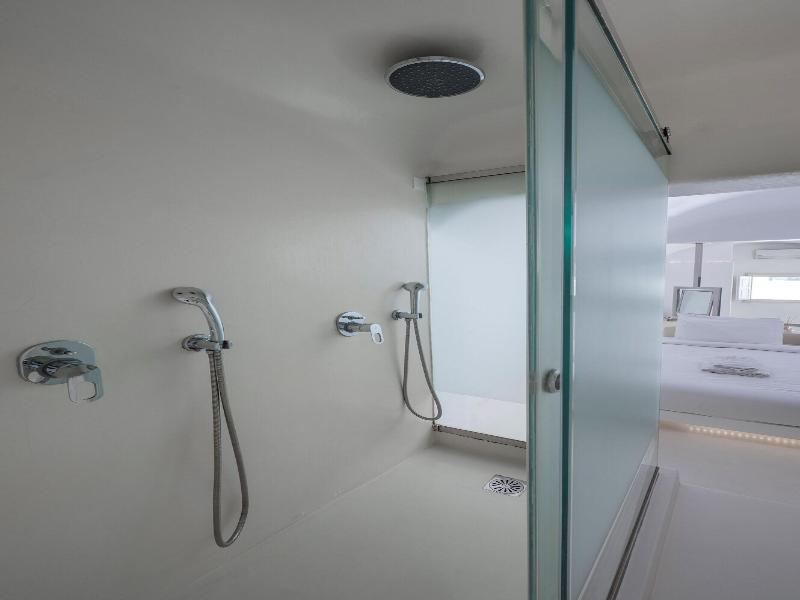 Diamond Luxury Suites image
