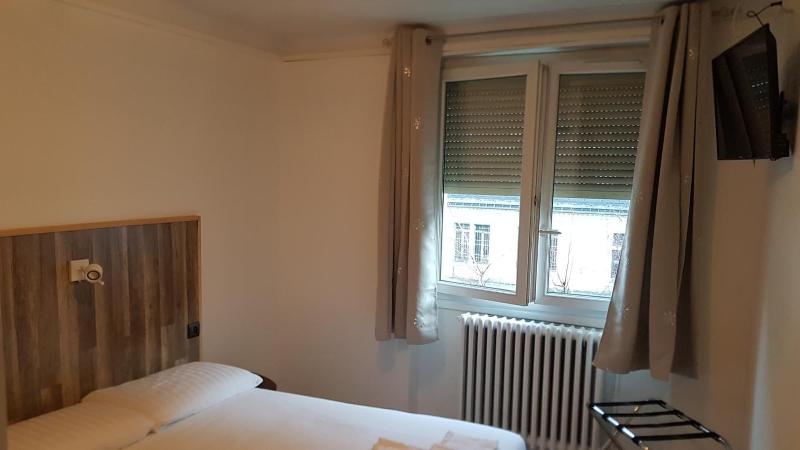 Hotel De La Gare image