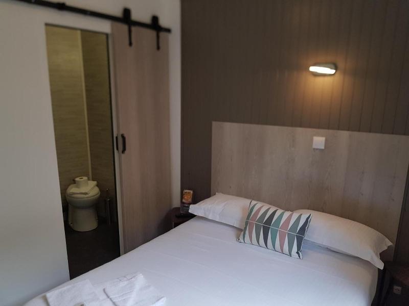 Hotel De La Gare image