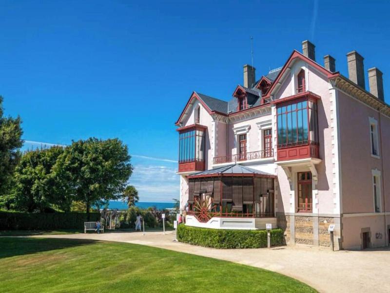 Hôtel des Pins image