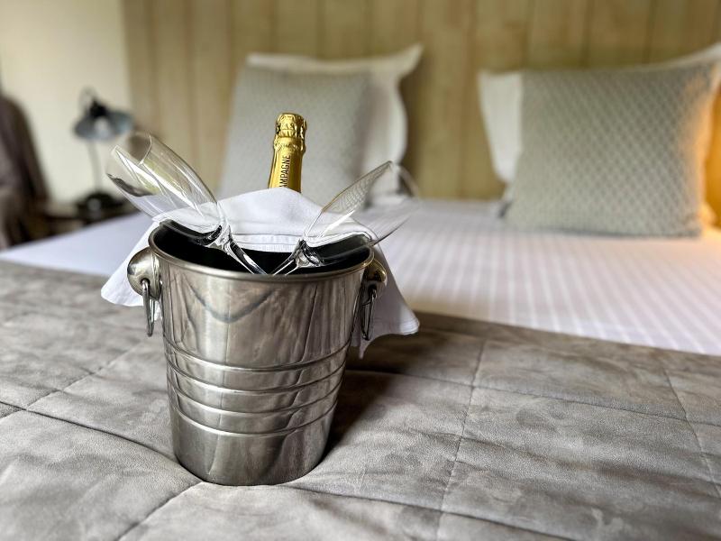 Logis Hotel le Manoir des Portes image