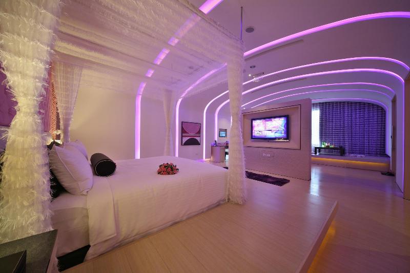 Double Motel image