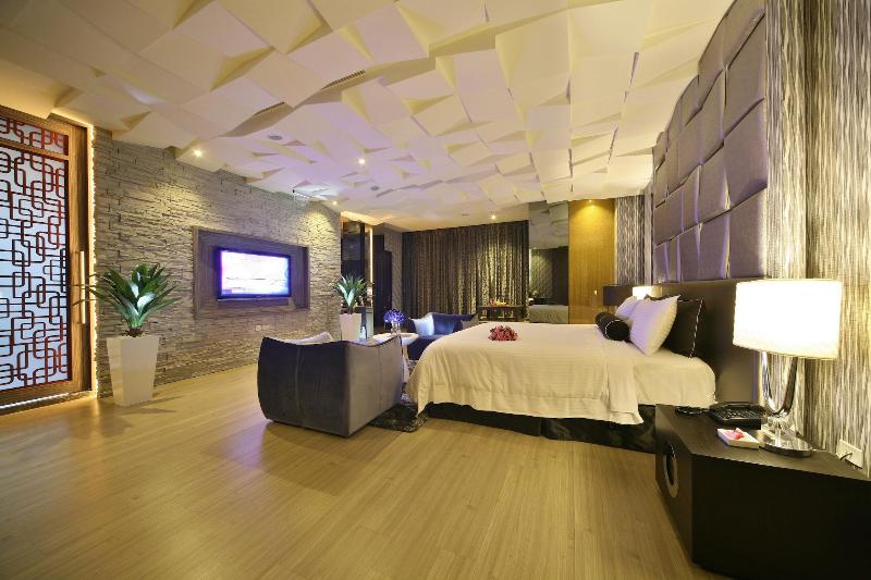 Double Motel image